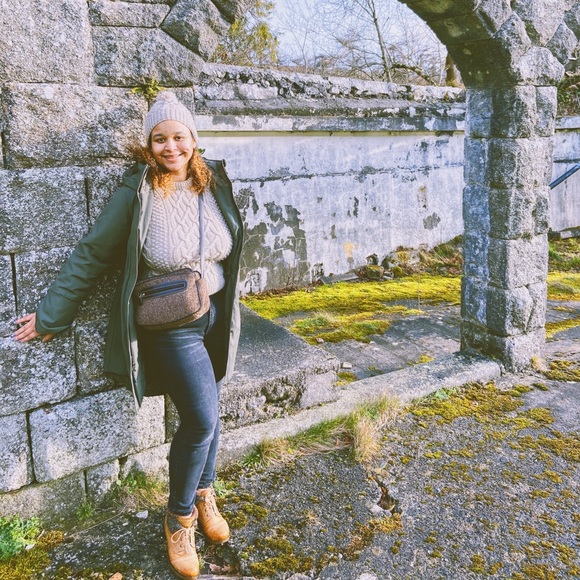 Meet your Posher, Kayli - Picture 4 of 6